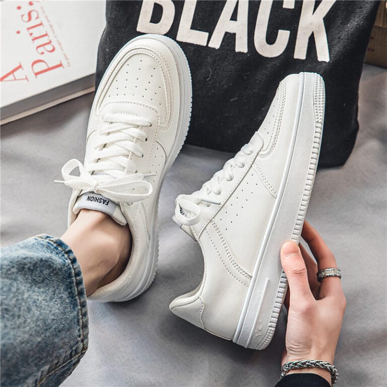 Chaussures blanches d'été respirantes