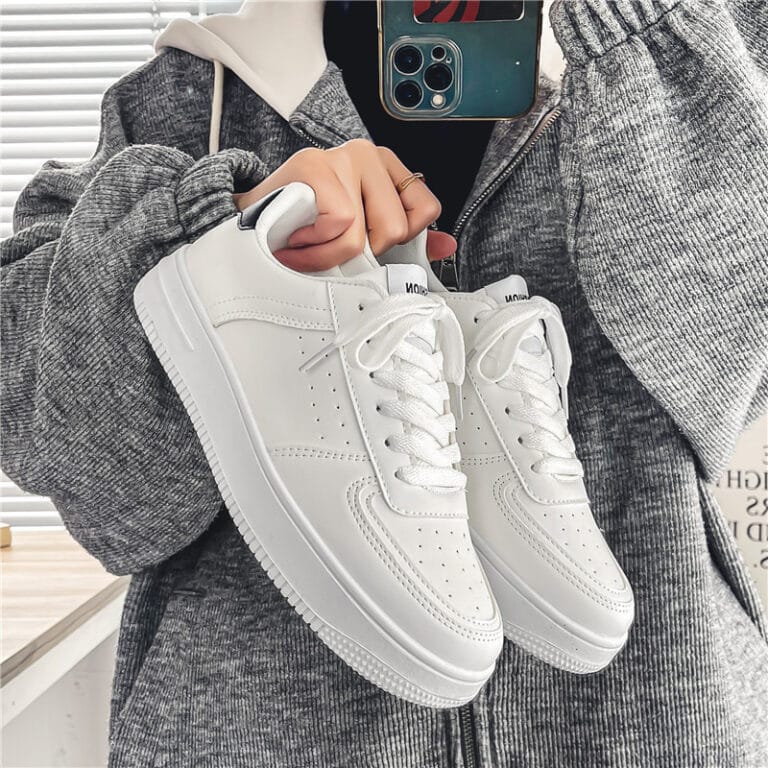 Chaussures blanches d'été respirantes