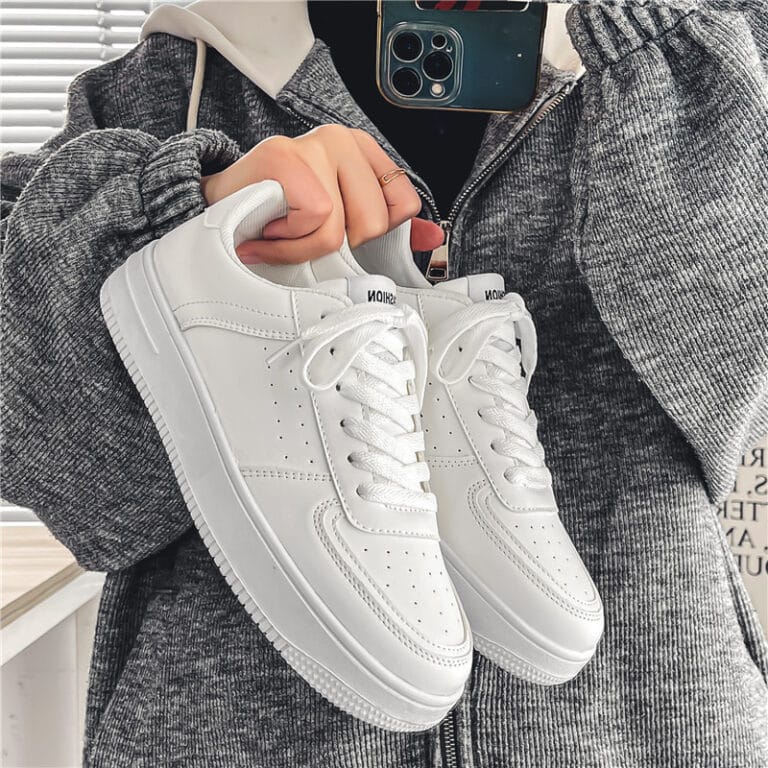 Chaussures blanches d'été respirantes