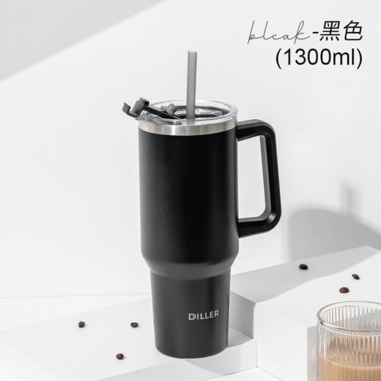 Tasse froide avec paille