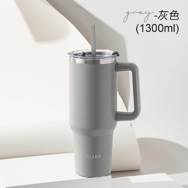 Tasse froide avec paille