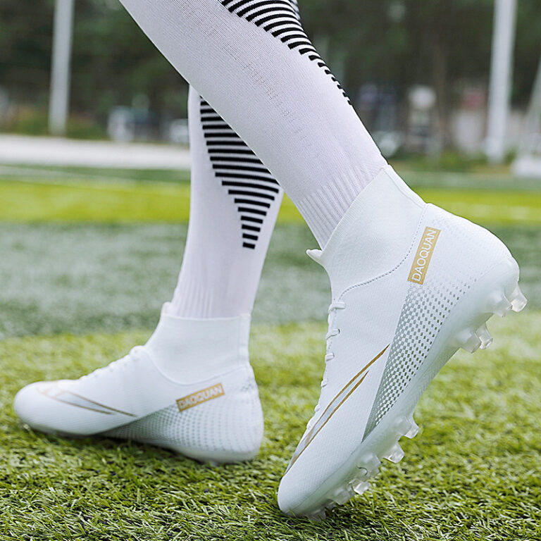Chaussures de football montantes et respirantes
