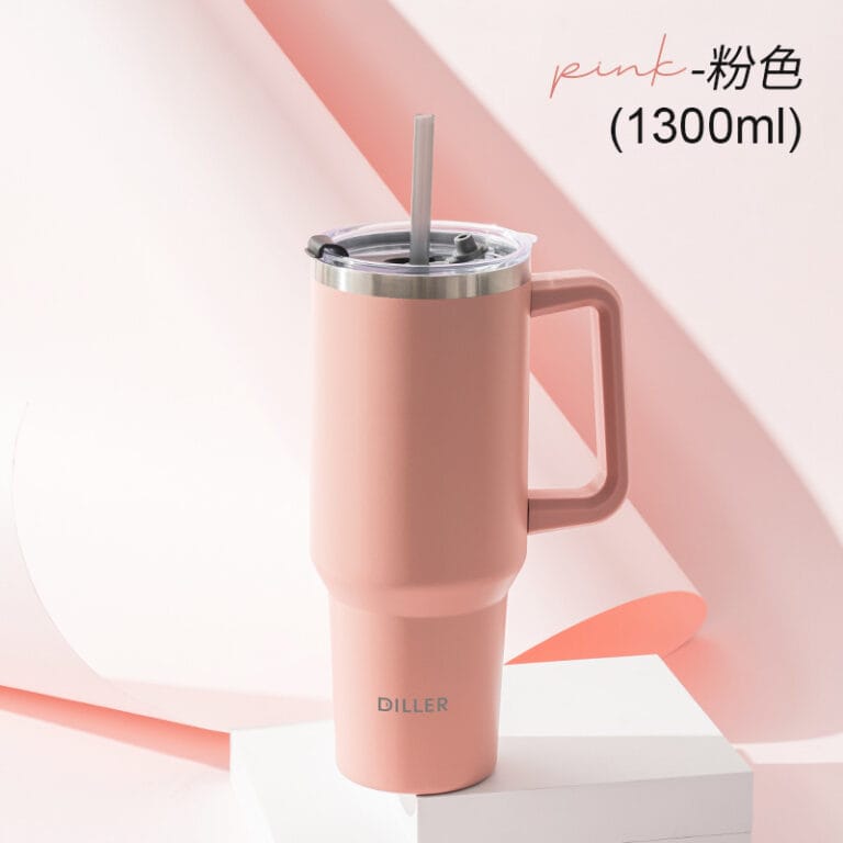 Tasse froide avec paille