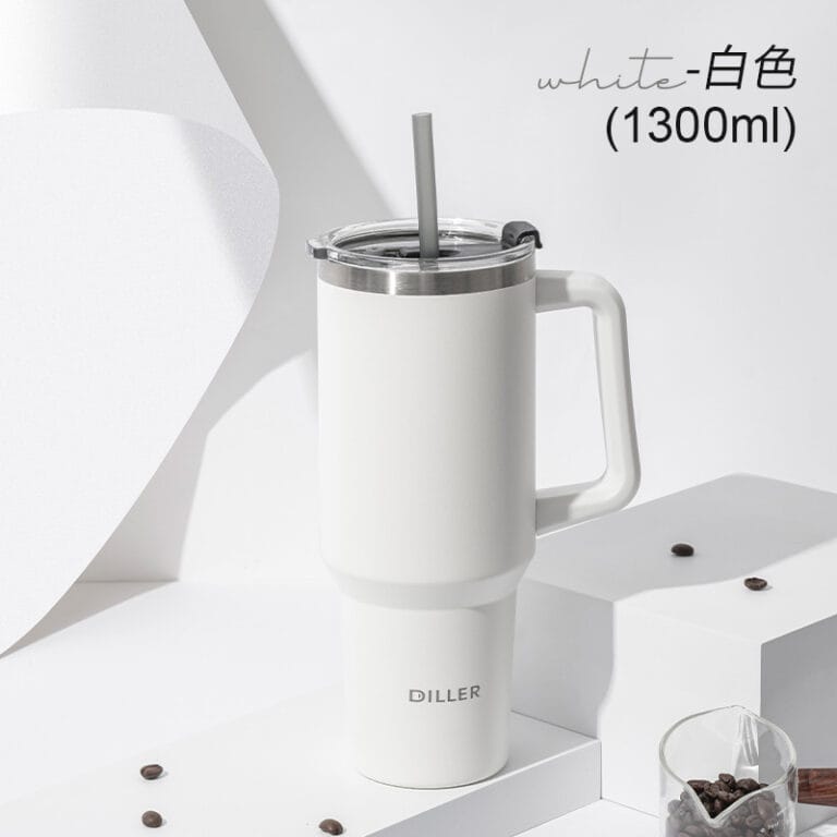 Tasse froide avec paille