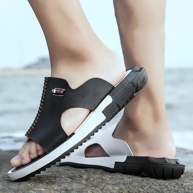 Sandales en cuir assorties à bout ouvert