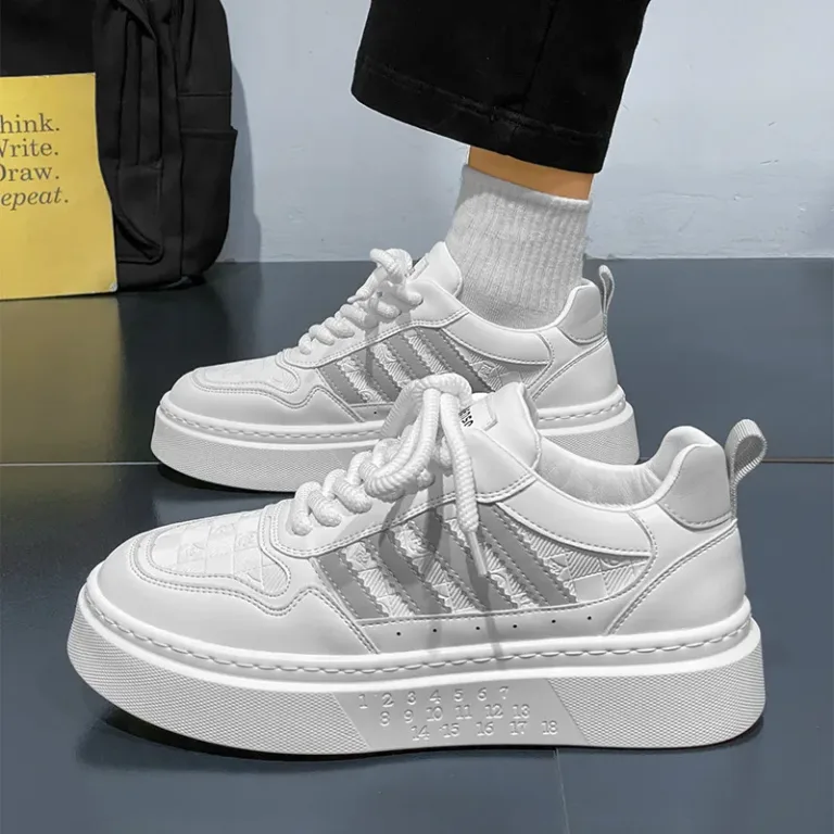 Chaussures blanches décontractées pour hommes à la mode